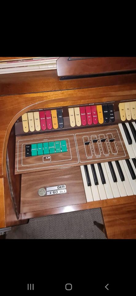 Elektr. Orgel GEM 50 DLX in Marburg