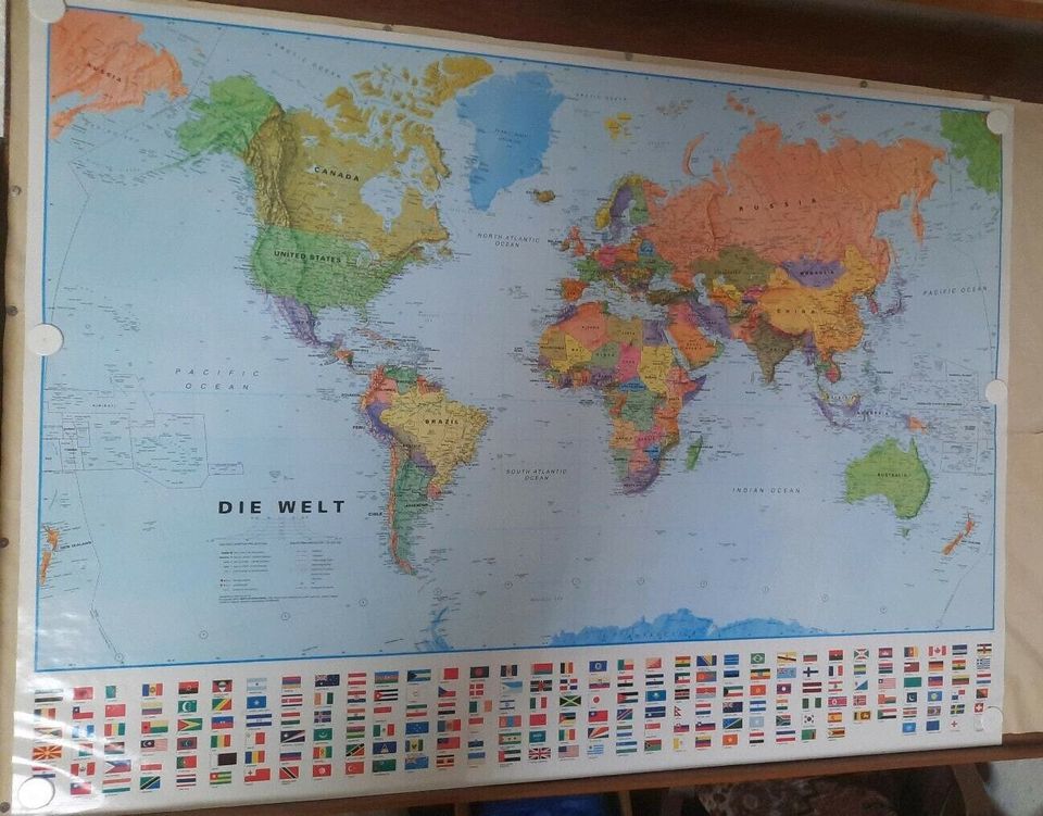 Große Weltkarte in Starkenberg