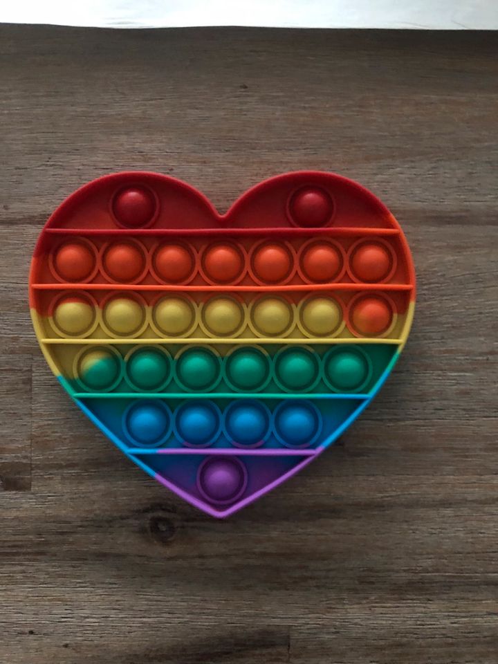 Anti Stress Spielzeug Herz Regenbogebfarben *neu* in Moers
