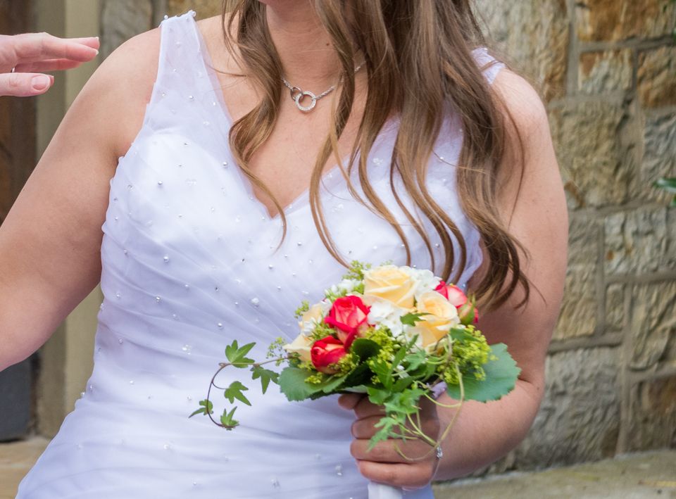 Brautkleid schneeweiß A-Linie 42 Hochzeitskleid in Georgsmarienhütte