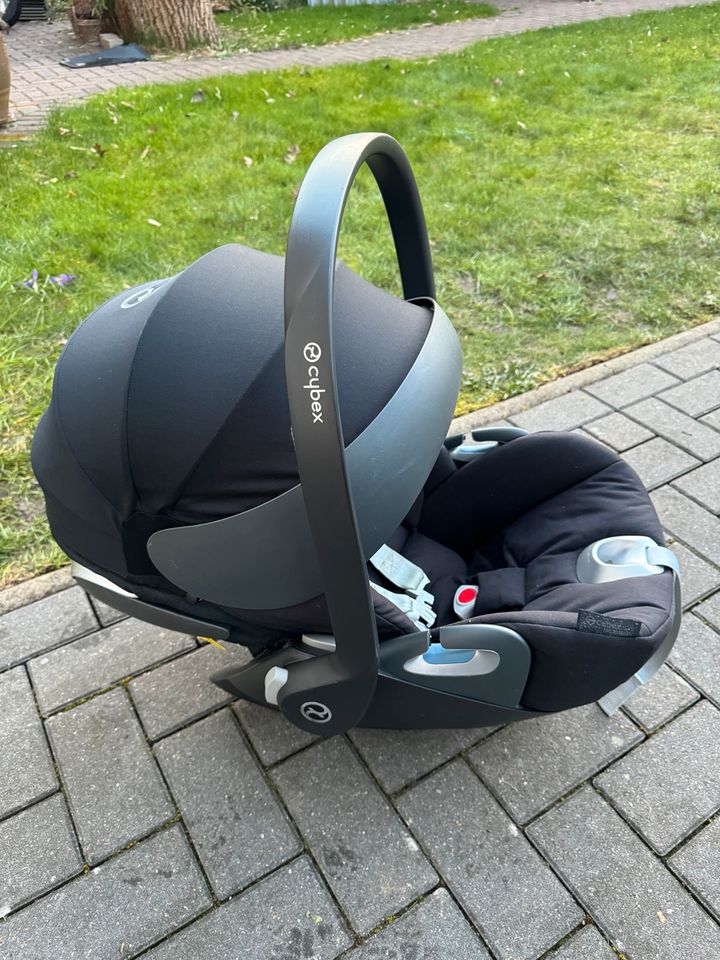 Cybex Cloud i Size Babyschale mit Liegeposition in Hamburg