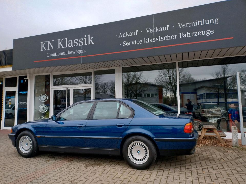 BMW 728i E38 Biarritzblau Leder Grau in Trittau