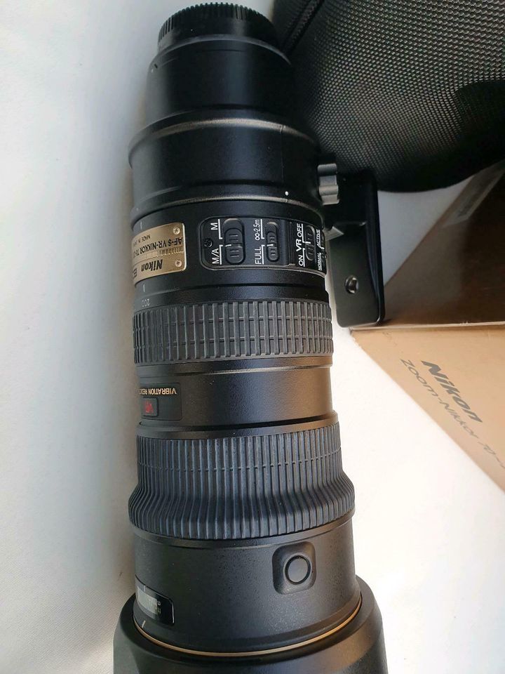 Nikon Nikkor 70-200 mm f/2.8 guter Zustand VR in Biene