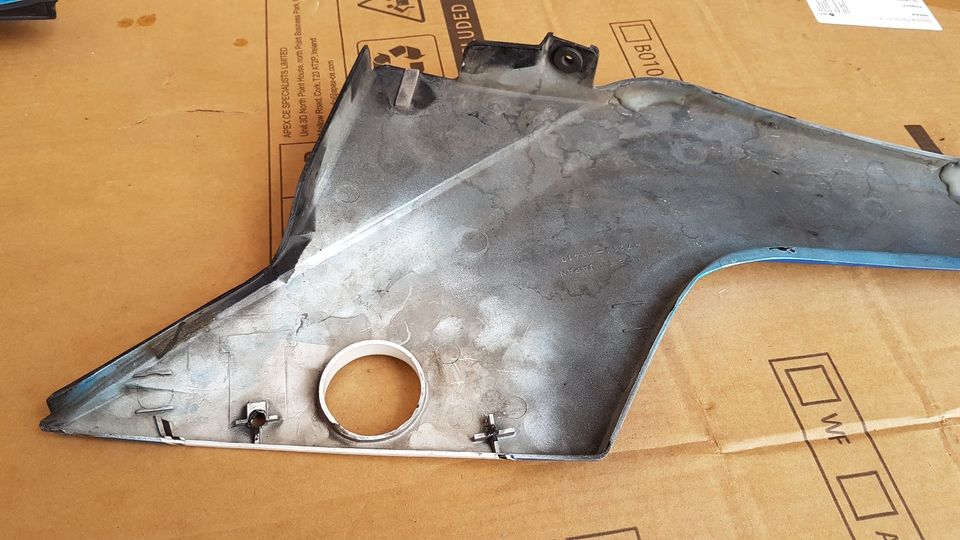 Suzuki GSX 550 E Verkleidung links Seitenverkleidung Abdeckung in Albaching