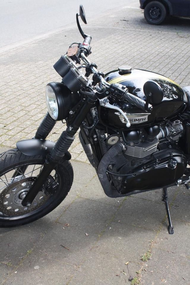 Triumph Thruxton 900 Cafe Racer in Langenfeld