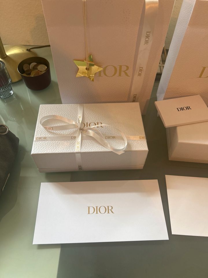 Dior Box Umschläge Karton Schleife Tüte in Duisburg