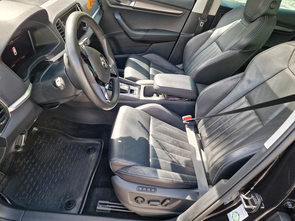 Skoda Karoq 2.0TDI PANO 4X4 in München