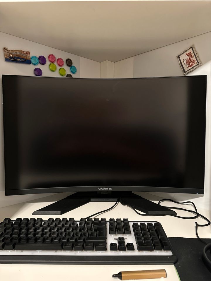 GIGABYTE M32UC 4K 160Hz 1Ms Gaming Curved UHD Monitor in Kaiserslautern