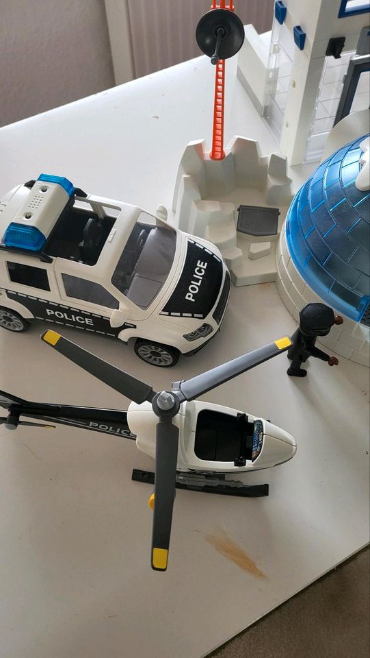 Playmobil Polizeistation Hubschrauber Wagen in Beckum