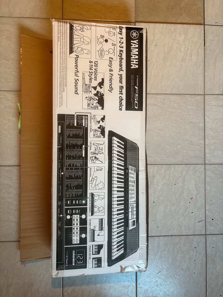 Yamaha Piano Keyboard in Lennestadt