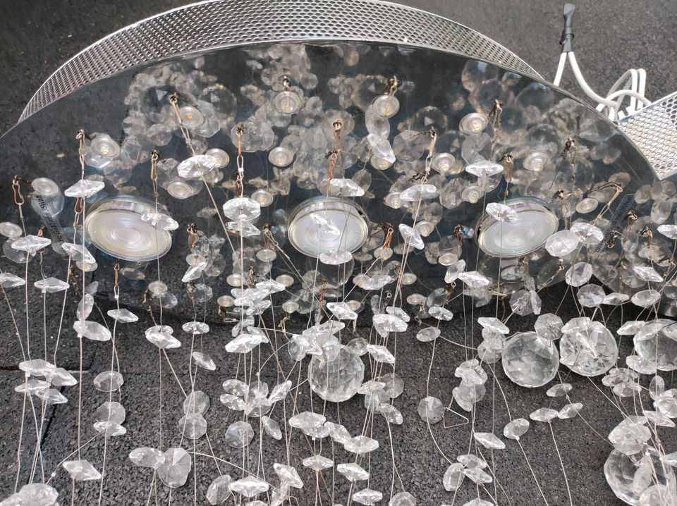 Esszimmerlampe mit Glaskristallen, guter Zustand in Köln