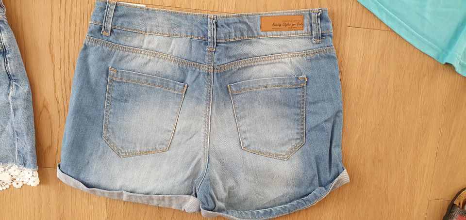 Set:4 kurze Hot Pants und 3 T-Shirts ab Gr. 158 in Lügde