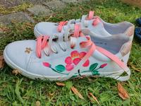 Tolle Turnschuhe mit Blumen, Größe 38 München - Bogenhausen Vorschau