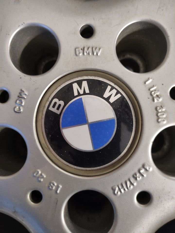 4 orig. BMW E34 V8 Limo Alufelgen 8x17 Et 20 Styling 18 1182300 in Berlin