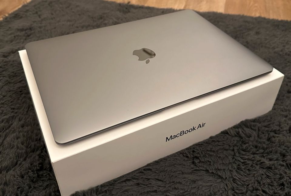 Apple MacBook Air M1 2020 in Nürnberg (Mittelfr)