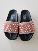 Neu! Sandaln mit Perlen und Glitzersteinchen Hessen - Hanau Vorschau