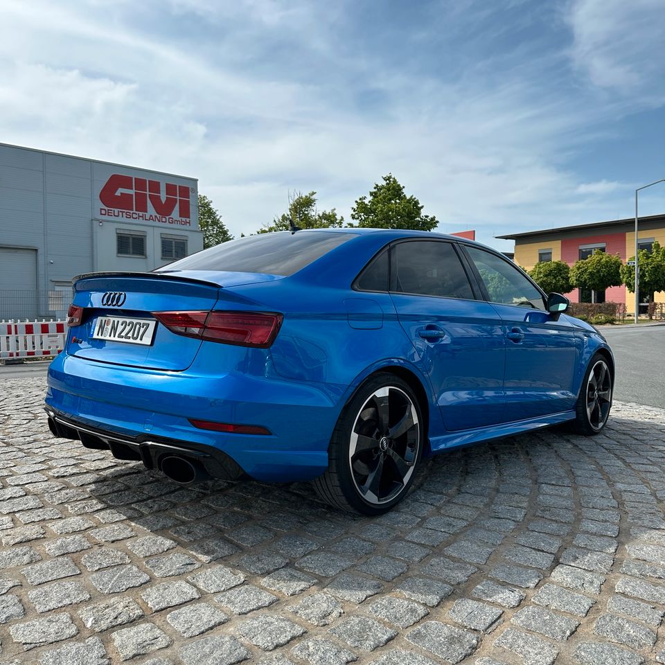 Audi RS3 8V FL | Top Zustand! | Audi Gebrauchtwagen Garantie! in Nürnberg (Mittelfr)