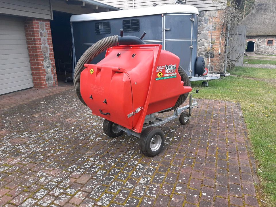 Paddock Cleaner,  Laubsauger in Neuruppin