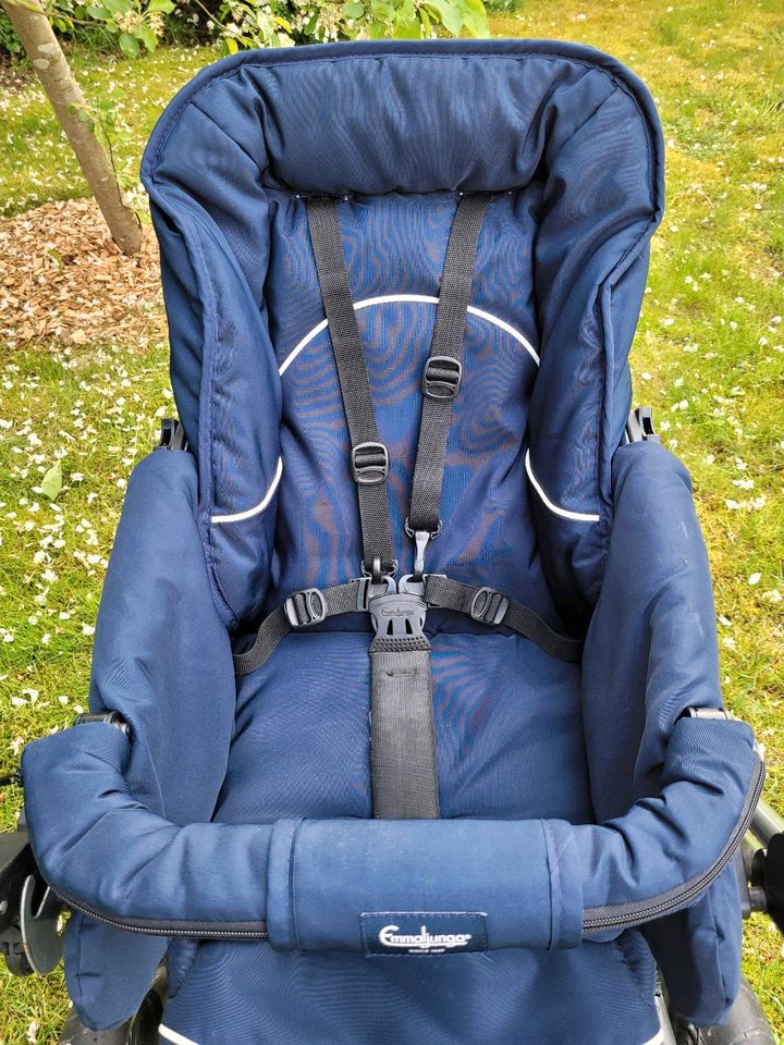 Emmaljunga Kinderwagen (Babywanne und Sportsitz) blau in Zurow