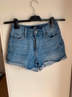 Shorts kurze Jeanshose Hollister Größe XS 25x1 blau Nordrhein-Westfalen - Reichshof Vorschau
