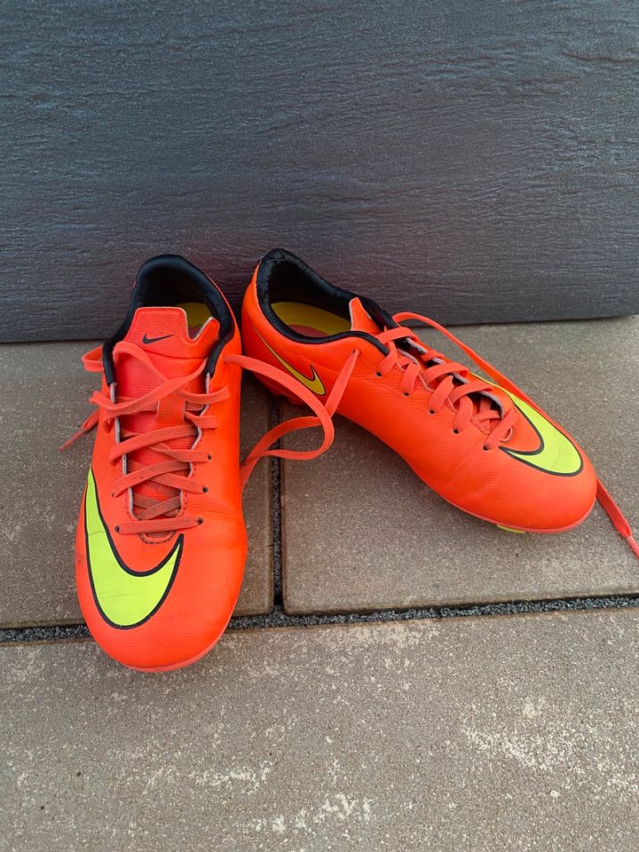 Fußballschuhe Nike Mercurial Größe 32 Kinder in Oberndorf am Lech