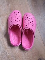 Barbie pinke Gummi Schuhe, Clogs, Badelatschen, Hausschuhe Gr. 40 Nordrhein-Westfalen - Neuss Vorschau