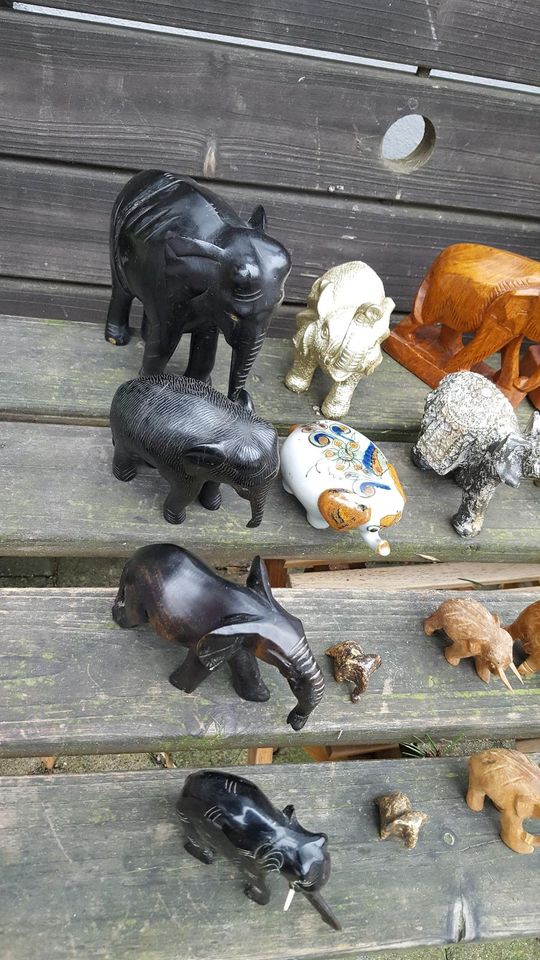 Elefanten Sammlung Sammler Figuren kl GR braun schwarz Holz Keram in Barntrup