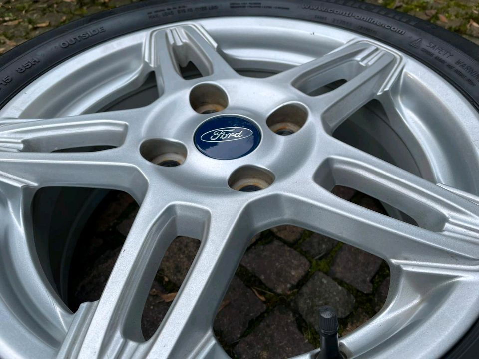 Ford Fiesta Alufelgen 15 Zoll mit Continental Sommerreifen in Bergisch Gladbach