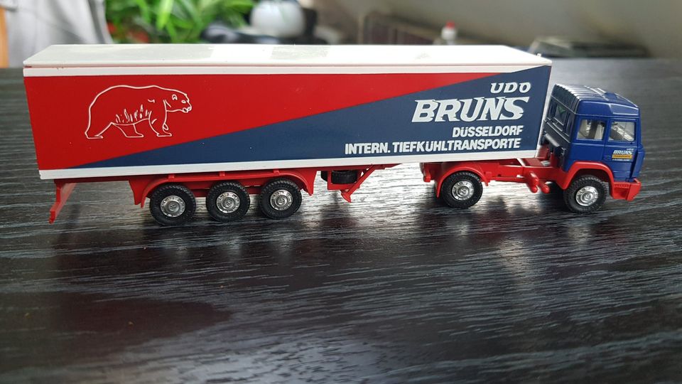 Albedo) IVECO Turbostar Kühlkoffersattelzug "Udo Bruns Düsseldorf in Remscheid