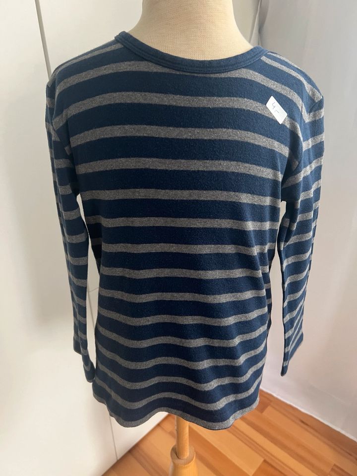 Pullover  und weitere Kleidung Jungen Gr. 110/116 in Hann. Münden