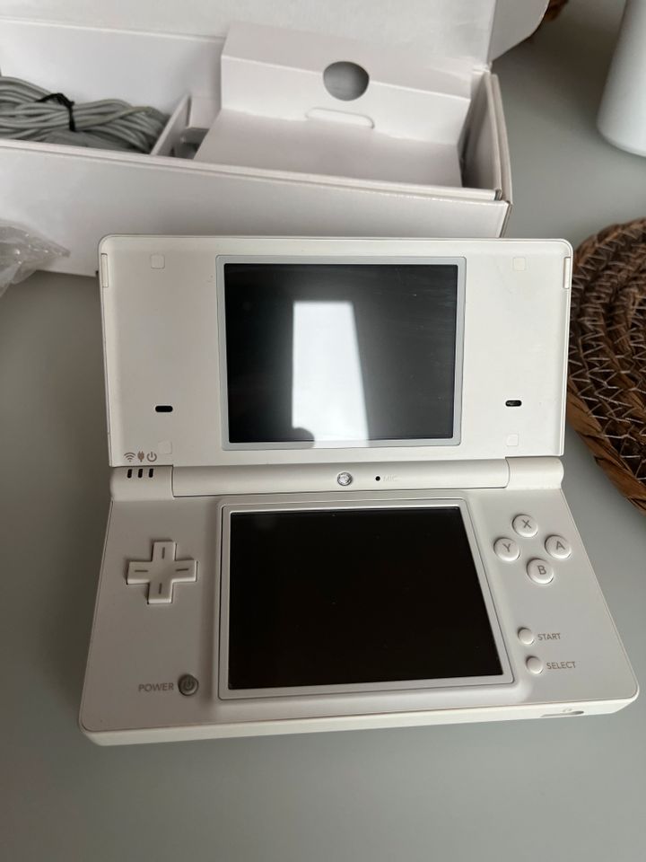 Nintendo DSi mit drei Spielen in Ratingen