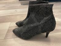 Stiefelette Silber schwarz Glitzer Stretch 38 neuwertig Hessen - Niedenstein Vorschau
