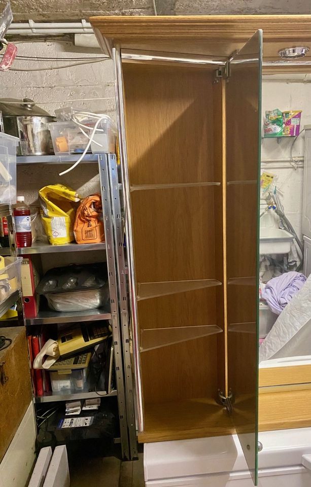 Badezimmer Spiegelschrank Echtholz in Berlin