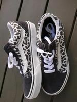 Vans Sneaker Old Skool Neu US 2,5 EUR 33 Nordrhein-Westfalen - Wermelskirchen Vorschau