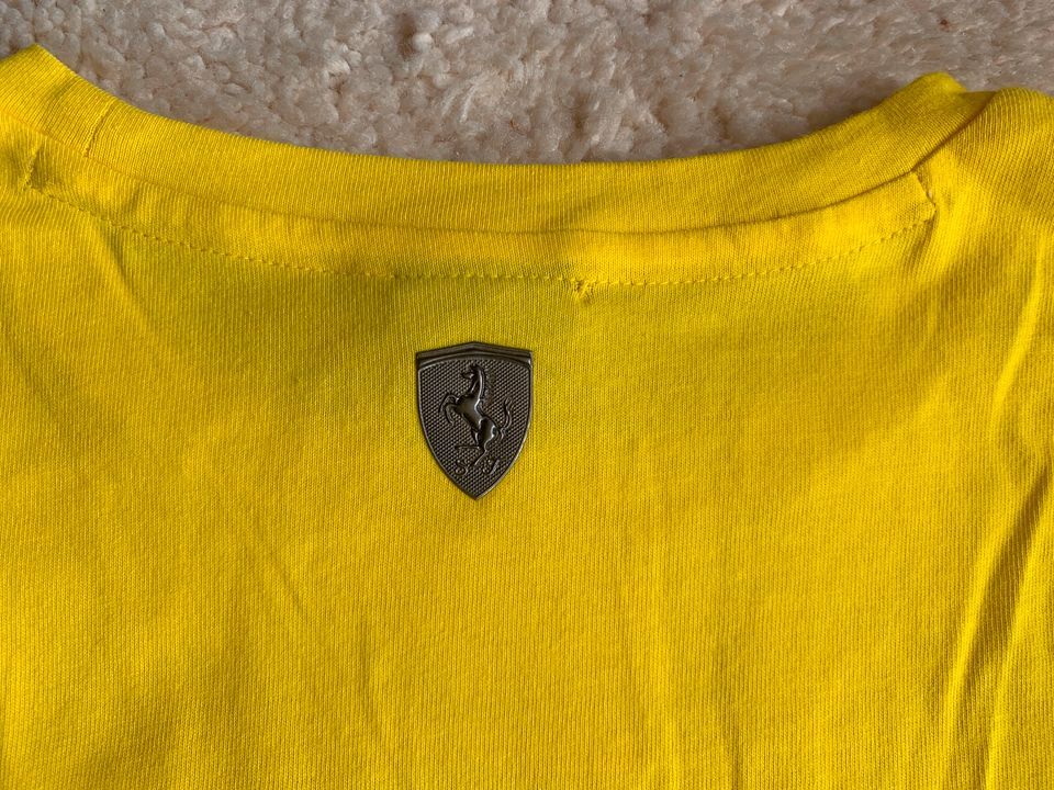 PUMA T-Shirt mit FERRARI-Logo neu ungetragen gelb Gr. S in München