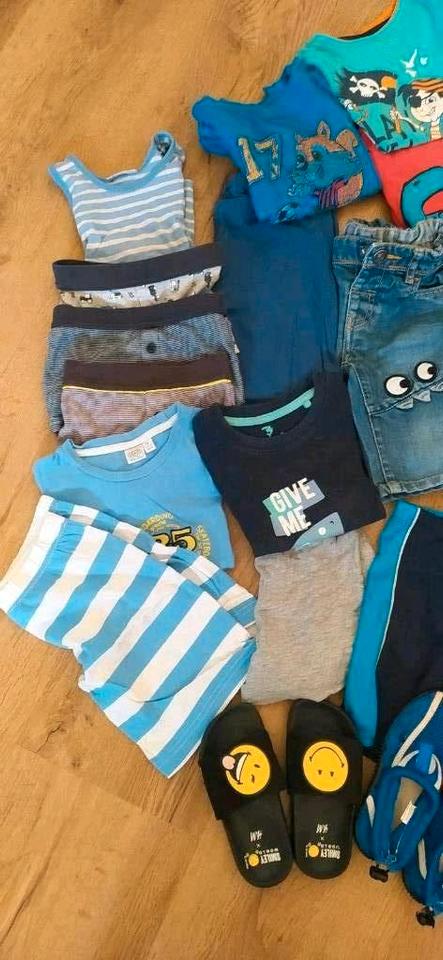 Großes Kleiderpaket/Bekleidung Jungen 98/104 Sommer in Gießen