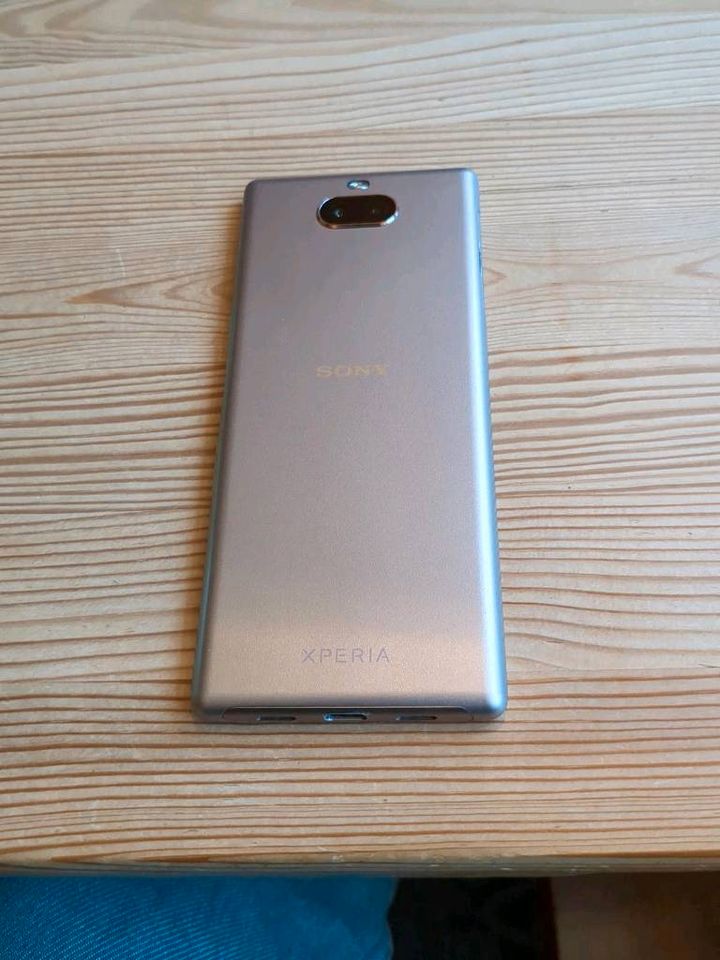 Sony 10, 64 GB, Bluetooth Kopfhörer, schwarz/gold in Glückstadt