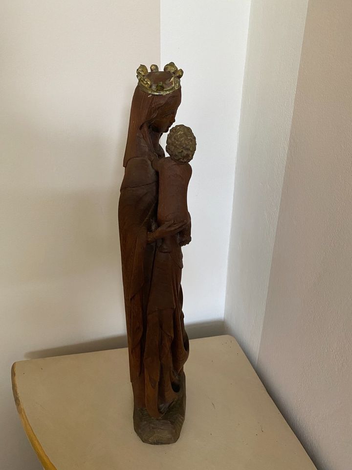 Geschnitzte Madonna 52 cm aus Zedernholz - Standfigur in Hamburg