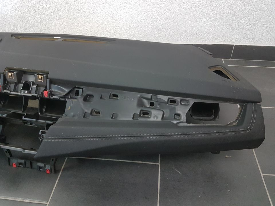 BMW F45 F46 2er Armaturenbrett Schalttafel Dashboard Schwarz grau in Sauldorf