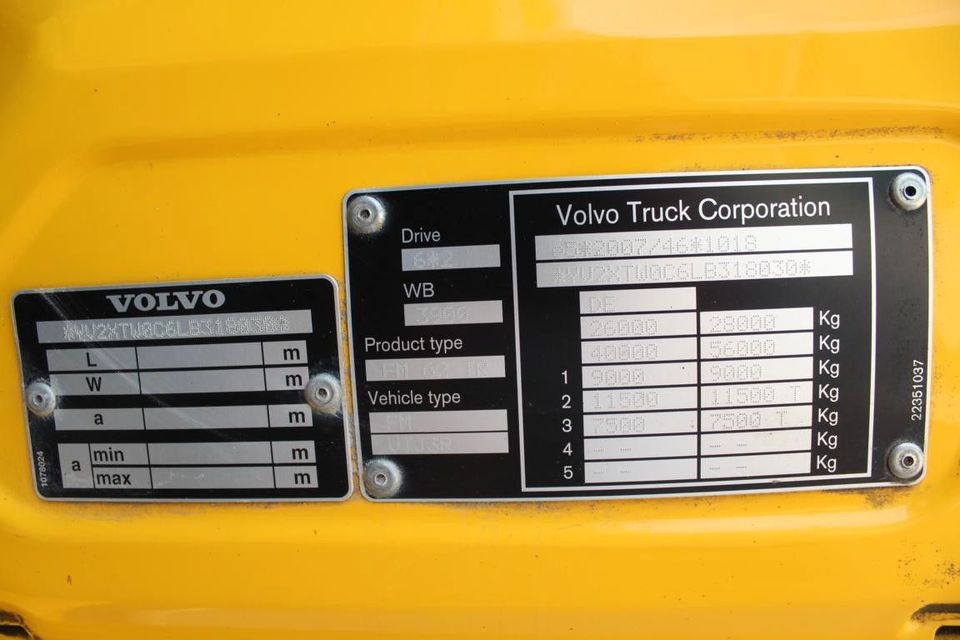 Volvo FMX 420 6x4 BL X-Track BORDMATIK KRAN Nr.: 030 in Regensburg