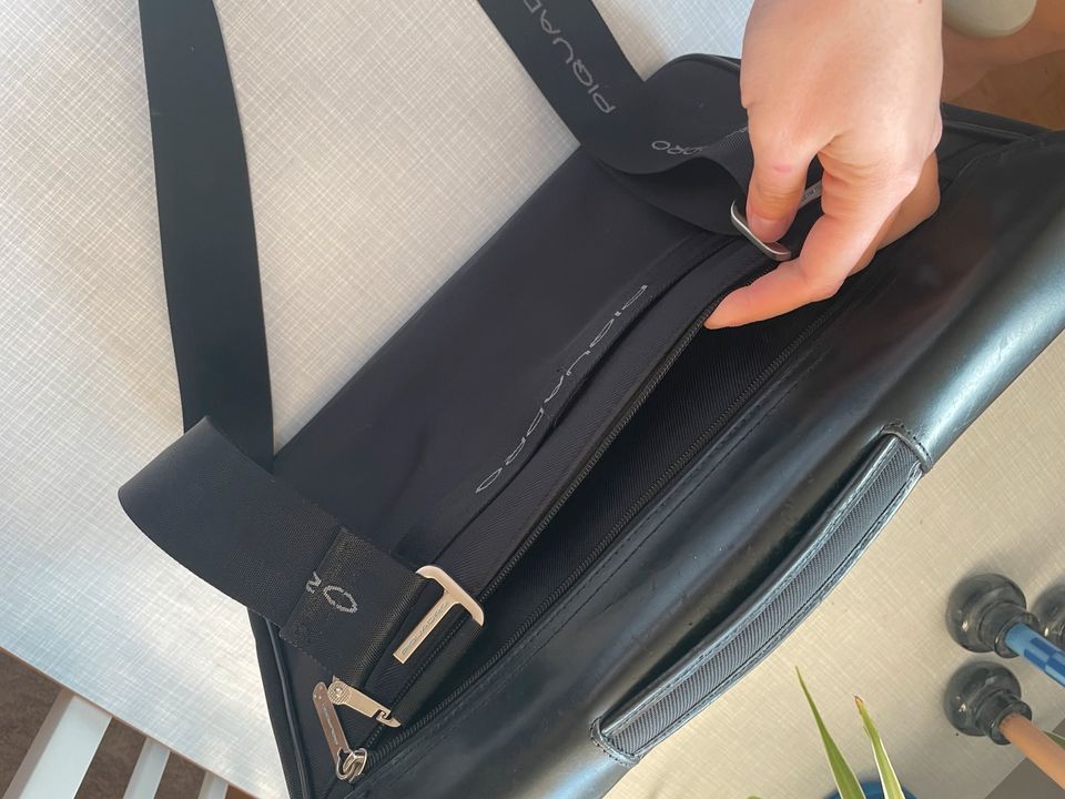 Piquadro Laptop Tasche schwarz Griff und Umhänge in Köln