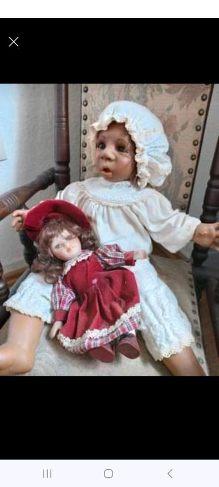 Puppen (Sammlerpuppen) und Puppenschaukelstuhl (massiv) in Dinslaken