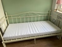 Bett 90 cm zumAusziehen auf 1,80m, weiß, Metall inkl. 2 Matratzen Düsseldorf - Düsseltal Vorschau