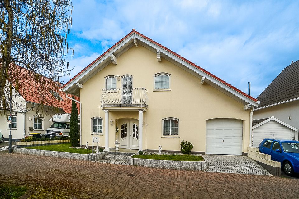 Freistehendes und großzügiges Haus in hellen charmanten Landhausstil mit vielen Optionen. in Dienheim