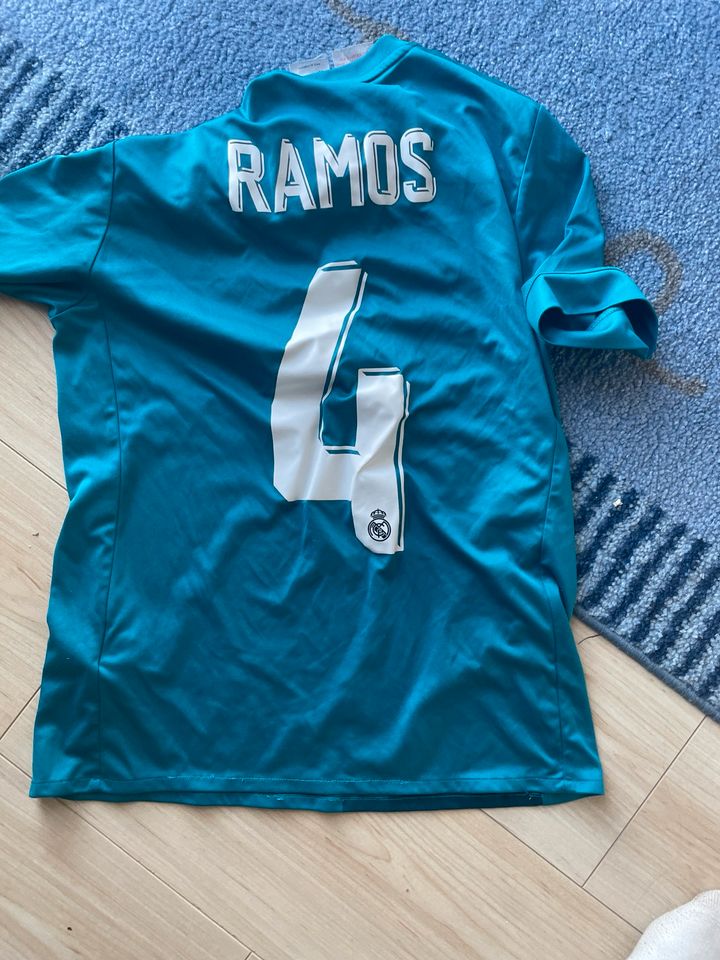 Original Real Madrid Trikot Ramos 164 in Lengede
