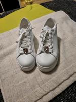 Plateau Sneaker in weiss mit einem Herz Bayern - Asbach-Bäumenheim Vorschau