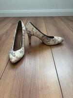 S.Oliver Pumps beige Blumen 42 fast NEU Kreis Pinneberg - Pinneberg Vorschau