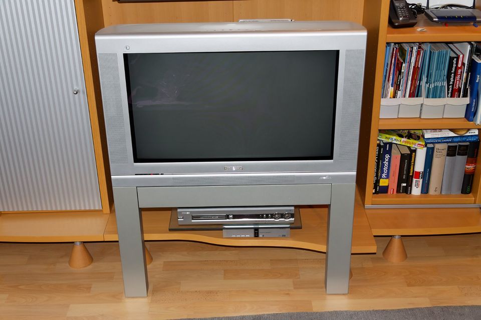 Philips Matchline TV 32PW9618 + DVD/HD Recorder HDRW 720 in Rodenbach