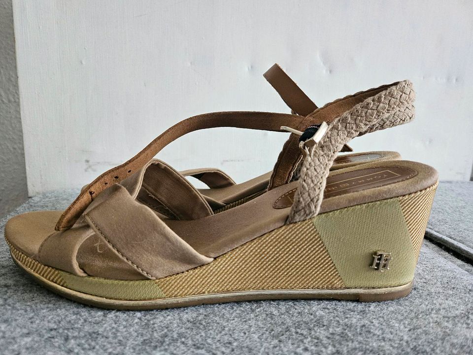 Tommy Hilfiger Sandalen Gr 39 in Bremerhaven