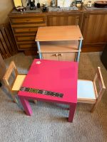 Kleiner Kinder IKEA Tisch mit zwei Stühlen und kleinem Schrank Niedersachsen - Uelsen Vorschau